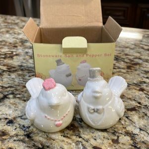 NEW IN BOX Mr. and Mrs. Chicken Salt and Pepper Shakers